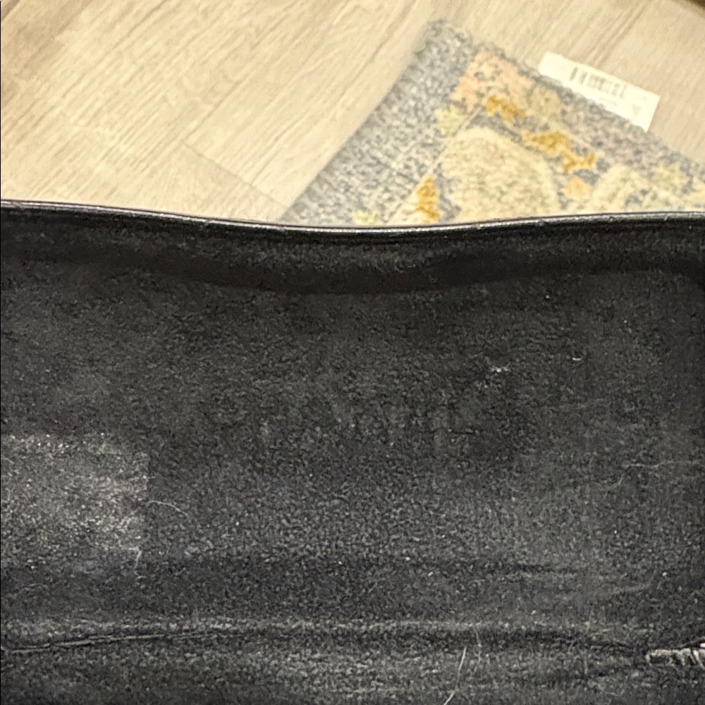 CHANEL Black Quilted Leather Sunglasses Case with CC Logo - Picture 4 of 8